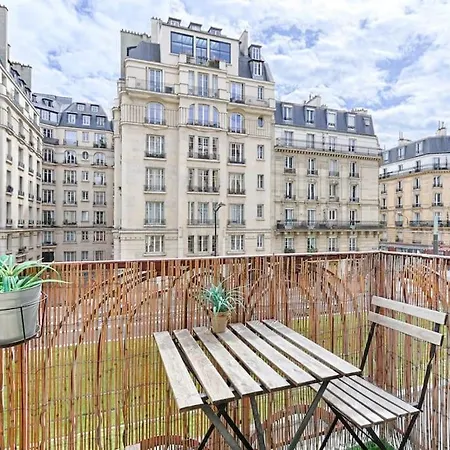 Lumineux Avec Balcon En Plein * Paris